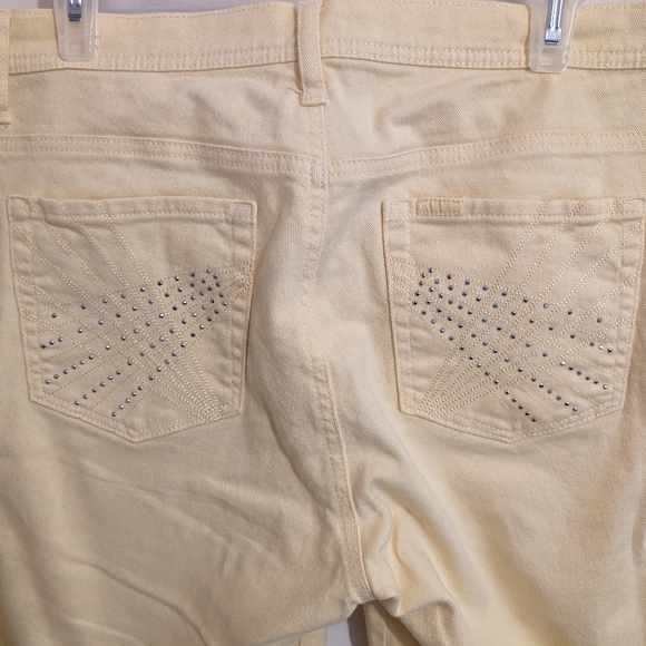 Lee  Women's Classic Fit Capris yellow with Rhinestones pockets accents - Picture 7 of 7
